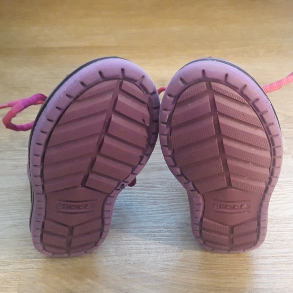 Crocs Girls AllCast Patent Duck Boots - Size C11 Purple / Black Boots - Picture 9 of 11